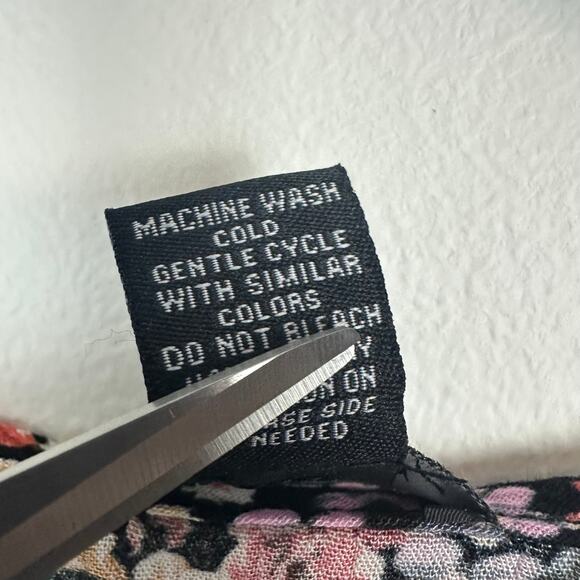 NWT Justify Womens Cap Sleeve Plunge V-Neck Black Ditsy Floral Romper Medium - Picture 9 of 10